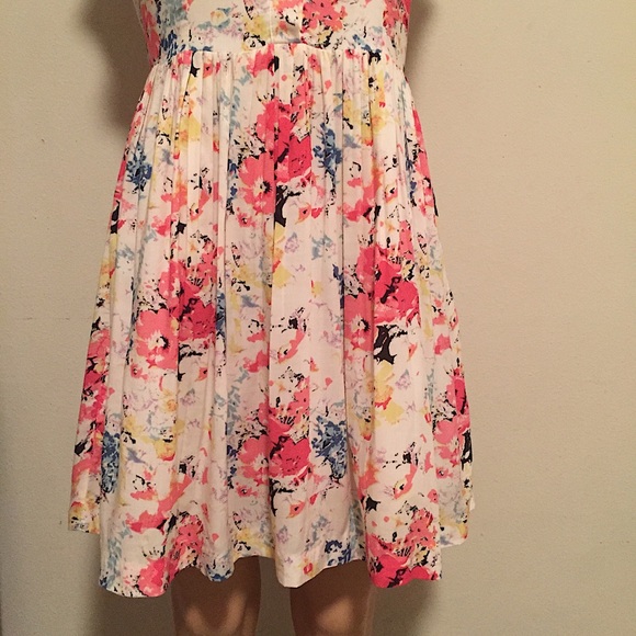 Plastic Island Daytime Floral Dress - Picture 8 of 16